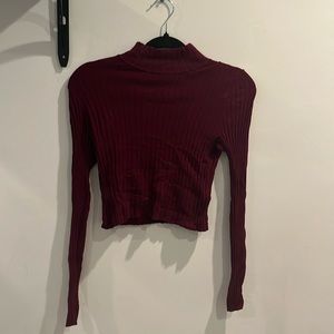 Ribbed maroon Gianni Bini crop sweater